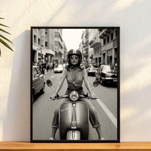 Spilla con motivo Vespa rider on scooter scooter argento antico l=50,0mm l=45,0mm