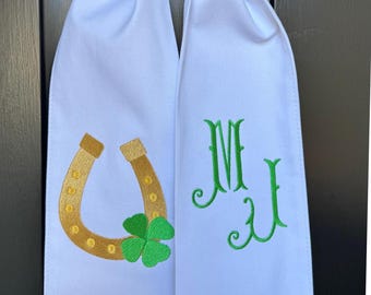 St. Patrick’s Day Wreath Sash – Personalized Shamrock & Horseshoe Door Decor – Custom Monogram