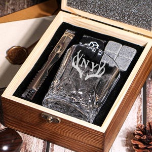 Personalized Whiskey Glass Set with Wooden Box,Groomsmen Gift,Best Man Gift,Groomsman Proposal,Boyfriend Gift,Gift for Men,Housewarming Gift