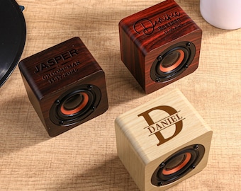Gepersonaliseerde Bluetooth-speaker, houten mini-speaker voor cadeaus bruidsjonkers, draagbaar en oplaadbaar audiocadeau, aangepaste ontwerpen beschikbaar