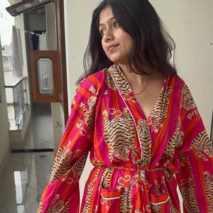 Vestido quimono boho feminino feito à mão, roupão de banho confortável com estampa de tigre para a praia.