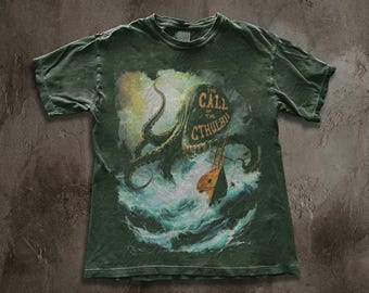 Call of Cthulhu vintage book cover T-Shirt, Lovecraft horror, dark academia