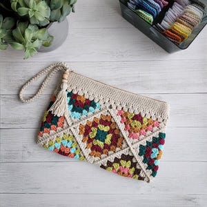 Bag Makeup Crochet : Chunky Yarn Knit Clutch - Boho Granny Square Purse