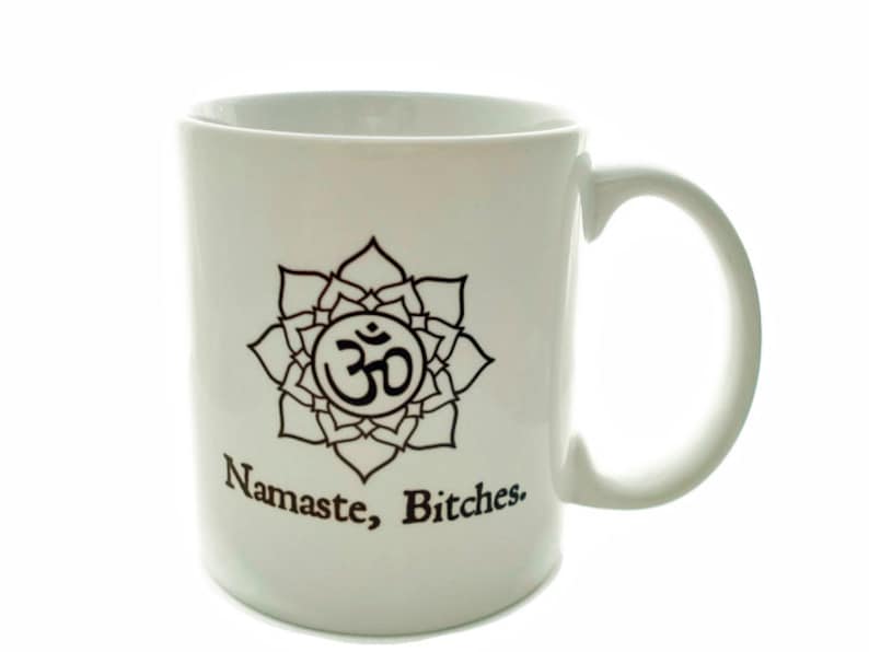 Perras Namaste, taza de cita divertida, regalo de yoga divertido, regalo de maestro de yoga, regalo para la taza de café Yogi, taza de café de yoga, instructor de yoga, decoración de yoga imagen 1