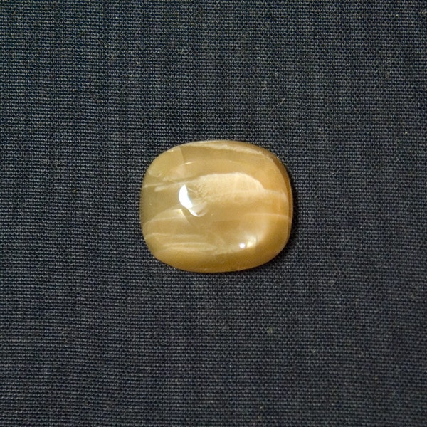 Mondstein--13,2 ct Kissen Cabochon