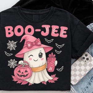 BOO-JEE Ghost Halloween PNG、シャツ かわいい不気味な魔女ゴーストがカボチャドリンクを持って面白いハロウィンを女の子女性向けに、デジタルダウンロード