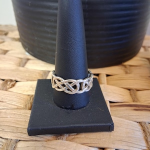 Vintage sterling silver celtic ring