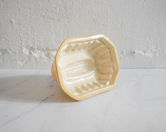 antique yellow ware corn pudding mould