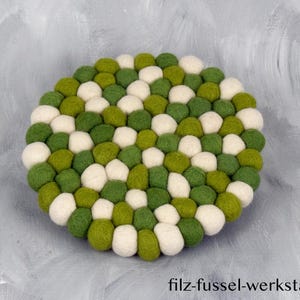 Felt coaster, table decoration, pot stand, green/white, round, Ø 20 cm