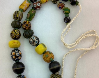 Collar de cuentas de vidrio romanas bizantinas antiguas: cuentas antiguas de mosaico