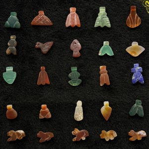 古代の様々な神々を表す25種類のお守りビーズ