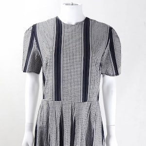 Vintage 1950er Jahre Kleid | Wunderschönes Original 50er Jahre Vintage Monochrome Day Kleid UK Größe 40 Vintage Kleidung, 50er Jahre Kleider, Vintage Kleid