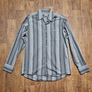 chemise vintage | Chemise Lacoste rayée grise pour homme, taille moyenne, Vêtements pour homme, Chemise pour homme, Style rétro