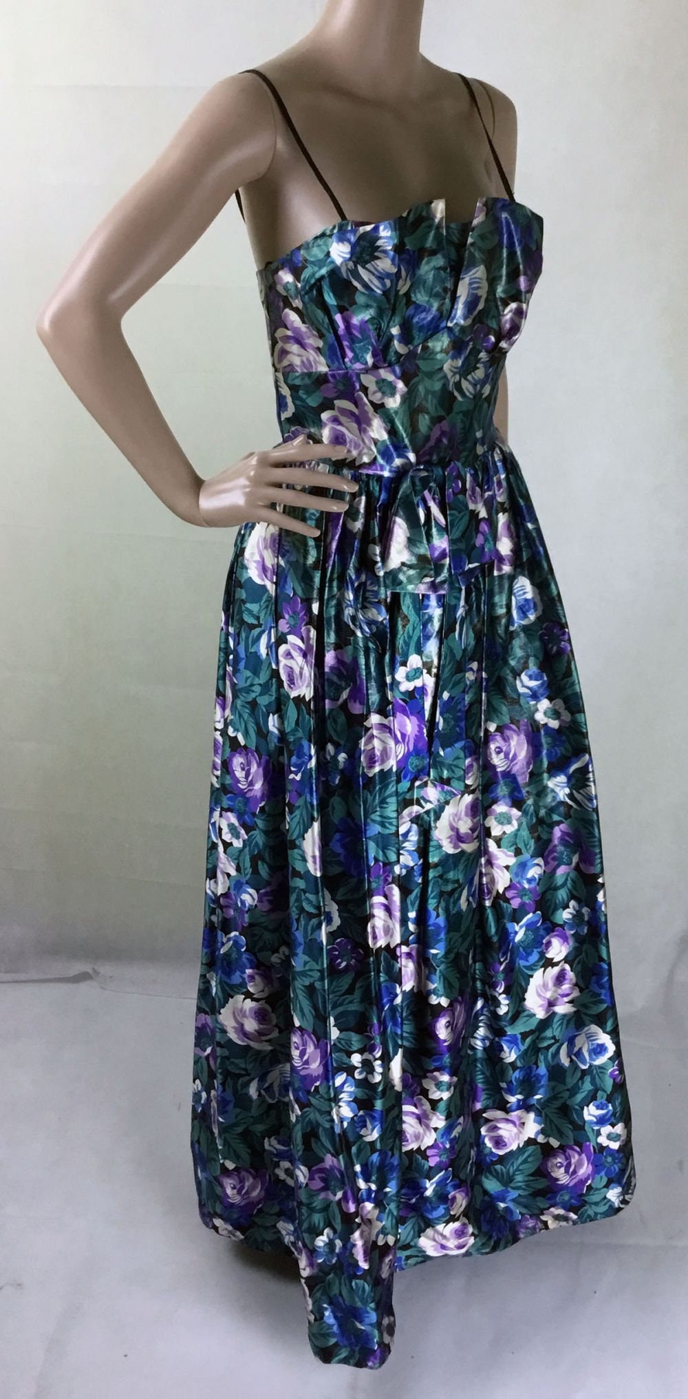 Dentelle Florale Robe Cocktail Vintage Wellwits - Années 1940