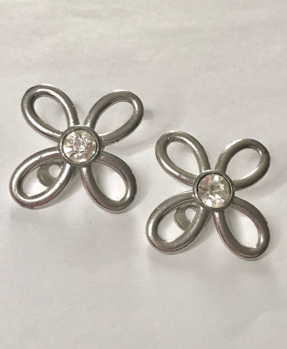 1960s Vintage Large Silver Daisy Clip On Earrings,