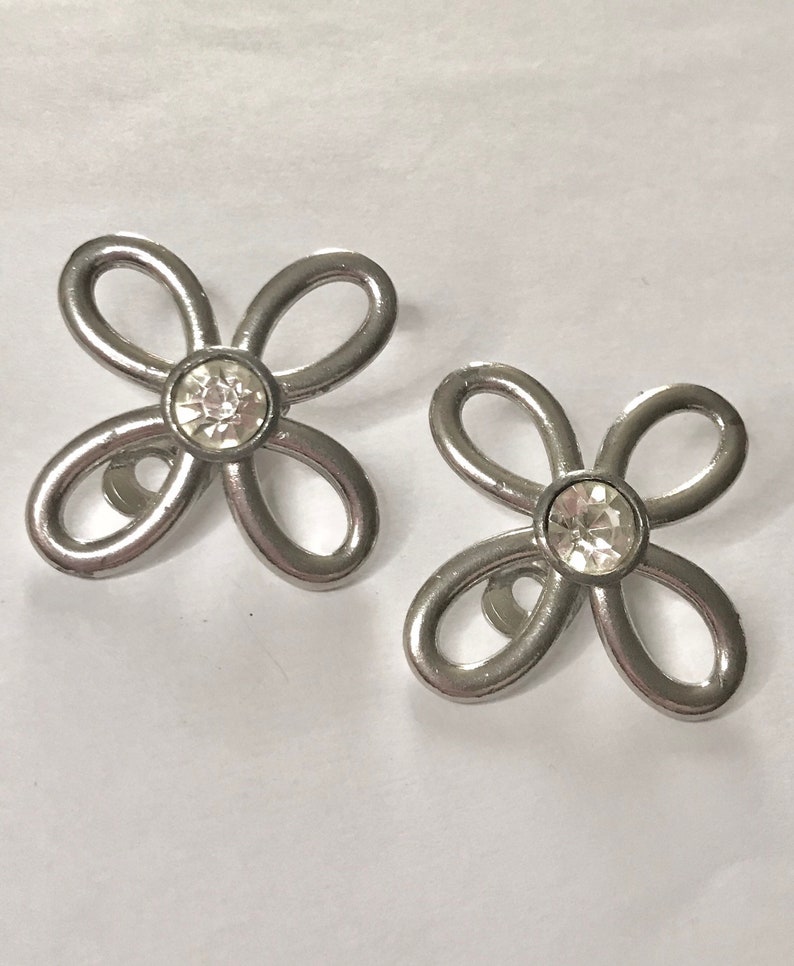 1960s Vintage Large Silver Daisy Clip On Earrings