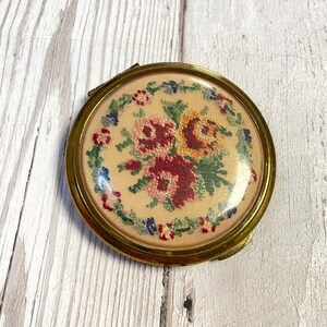 Kigu Compact | 1950s Vintage Kigu Stitched Floral Powder Compact | Unique Gifts, 1950s Collectibles
