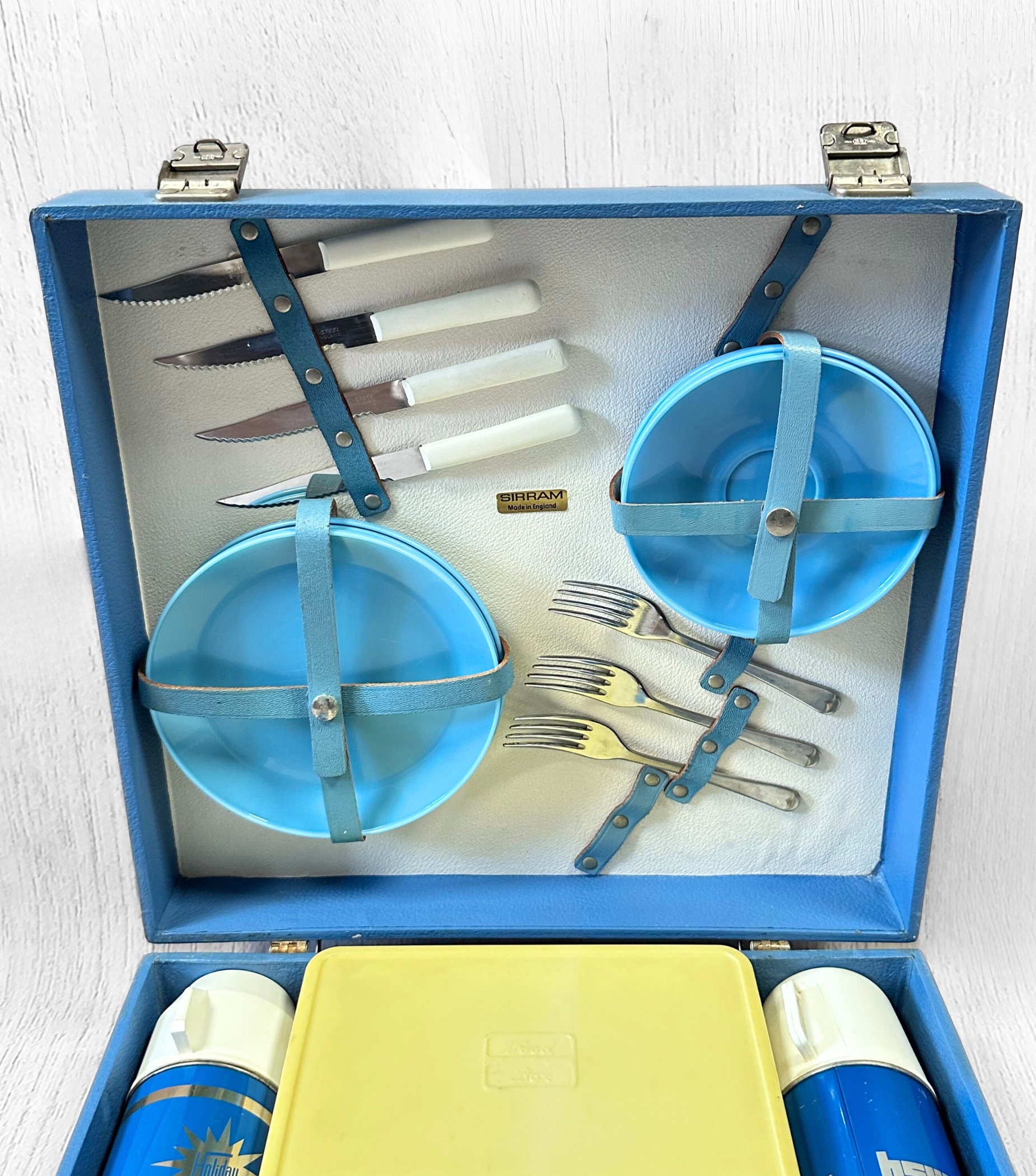 ◆ 60s SIRRAM ビンテージ ピクニック ティー セット イギリス ◆ 1960s Sirram Blue Picnic Set: Vintage Hamper for Four - Etsy