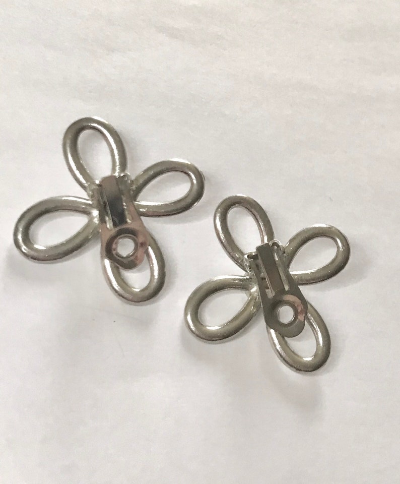 1960s Vintage Large Silver Daisy Clip On Earrings