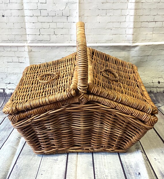 Vintage Picnic Basket | 1920s/30s Vintage Rustic Wicker Picnic