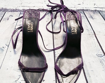 Tacones vintage Versace de satén morado: zapatos de diseño con tiras de los años 80 (Reino Unido 5,5 EUR 38,5)