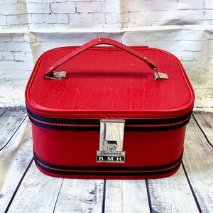 1980s Vanity Case | Vintage Red Constellation Vanity/Travel/Train Case, Vintage Vanity Cases, Vintage Style, Red Vanity Case, Train Case