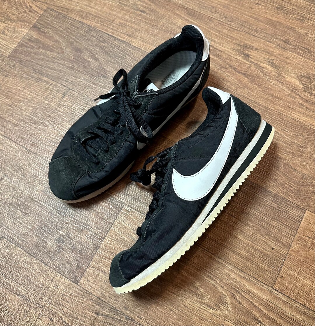 Retro Trainers | Retro Nike Black Trainers UK 9/EU 43 Nike Trainers ...