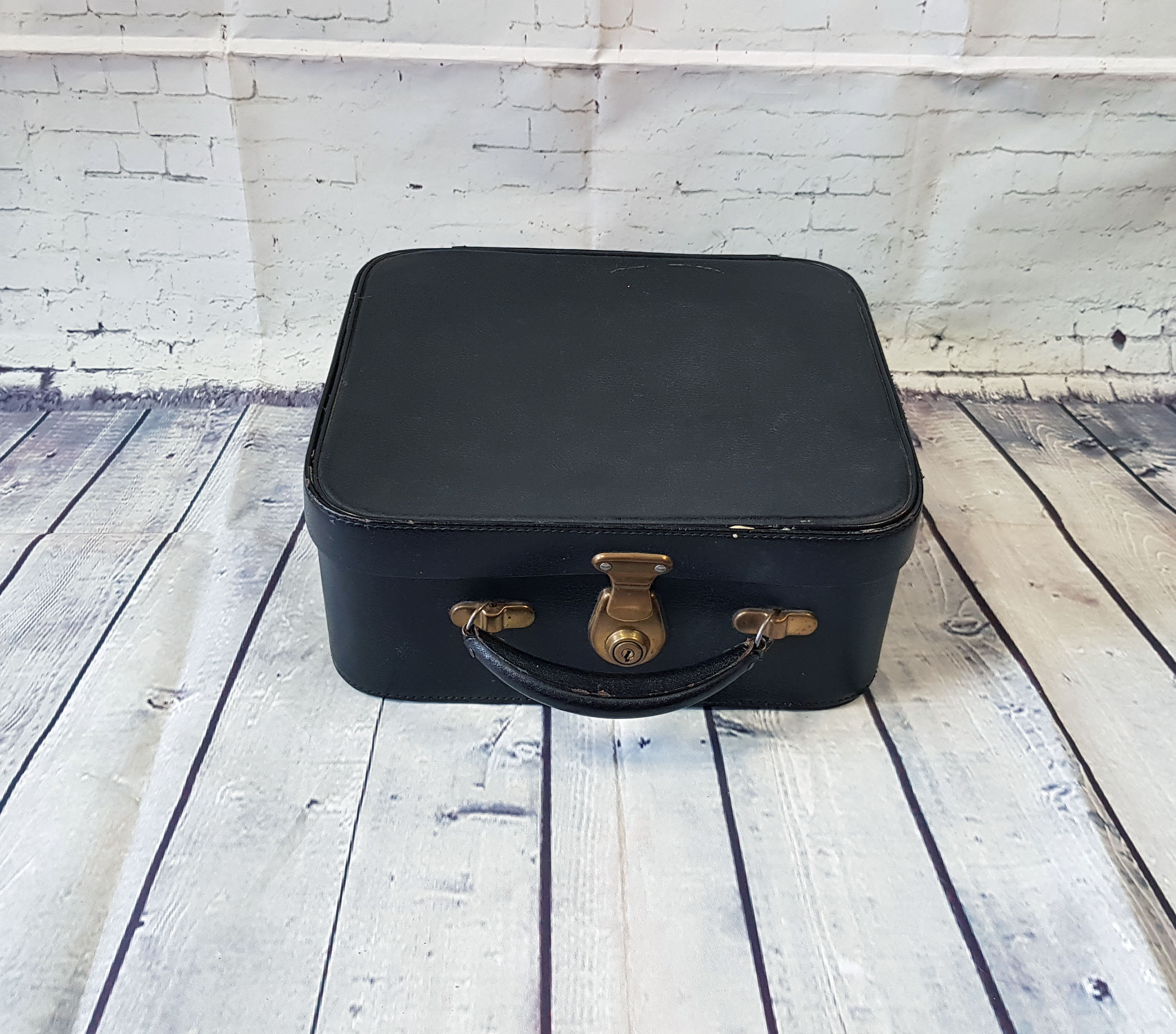 Vintage Vanity Case | 1950s Vintage Black Pixie Vanity Case, Vintage Vanity  Cases, Vintage Style, 1950s Vanity Case