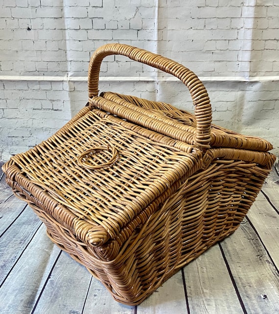 Vintage Picnic Basket | 1920s/30s Vintage Rustic Wicker Picnic