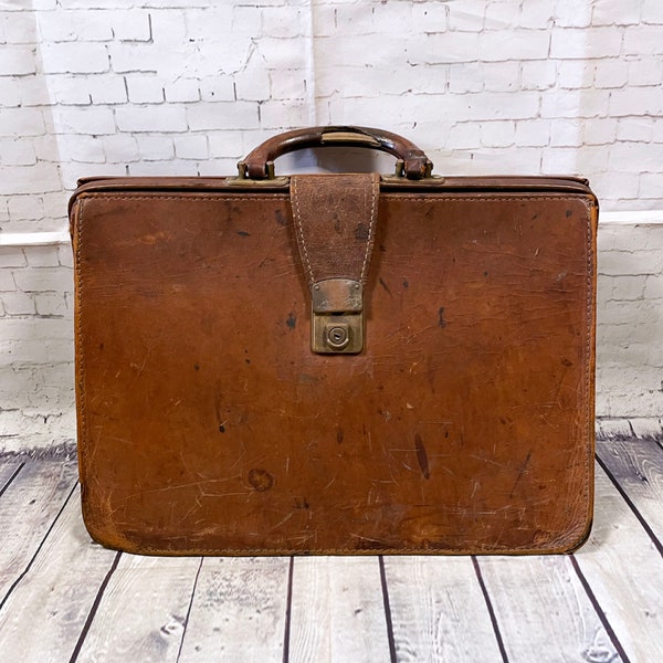 Vintage Doctors Bag | 1960s Vintage Tan Distressed Doctor's Bag/Briefcase, Gladstone Bag, Vintage Accessories