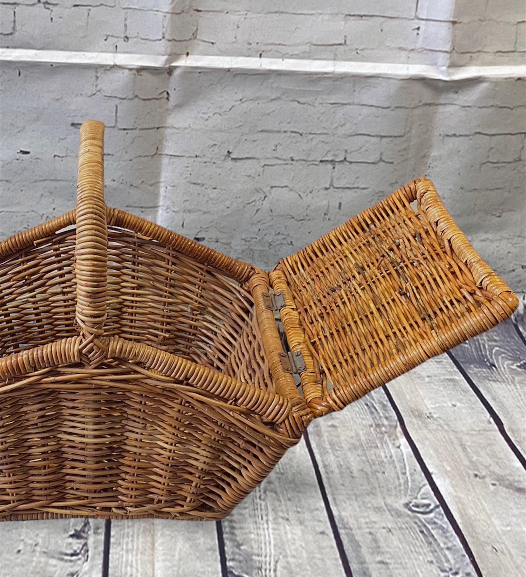 Vintage Picnic Basket | 1920s/30s Vintage Rustic Wicker Picnic