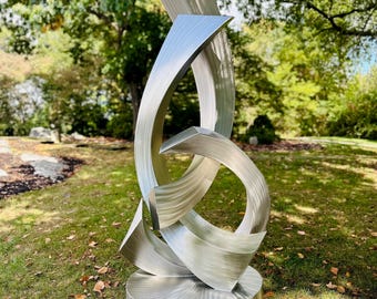 Escultura abstracta moderna — “Meditar”