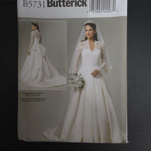 green emerald velvet dress Kate Middleton Timeless V-Neck Lace Long Train Royal Wedding Dress main image 1