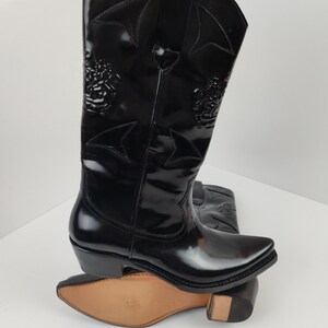 Botas vaqueras negras de charol, botas western personalizadas hechas a mano, cuero brillante.