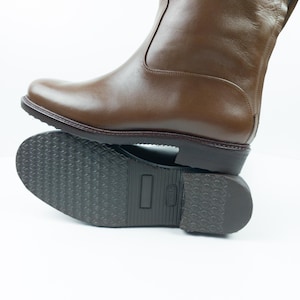 Handmade Brown Leather Riding Boots: Personalized Equestrian Style