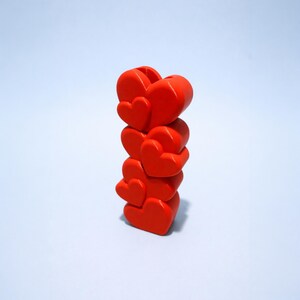 Heart Stack Valentine Vase – 3D-Printed Red Modern Bud Vase (14.5 cm) • Cute Romantic Gift • Desk/Home Decor bild 3