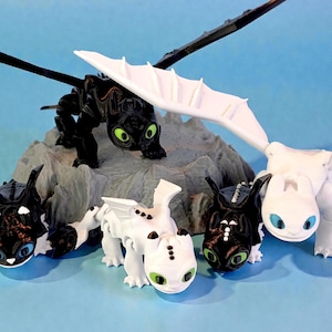 Toothless, Light Fury & Baby Dragons (Dart, Pouncer, Ruffrunner) – Articulated 3D Printed HTTYD Figures | Family Bundle or Singles Family Bundle 5 pcs