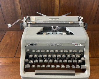 Vintage 1950s Royal Quiet De Luxe  Typewriter  - Good Working Condition | Case & New Ribbon Included