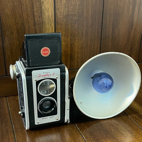 Vintage Kodak Duaflex II Camera with Flashkit