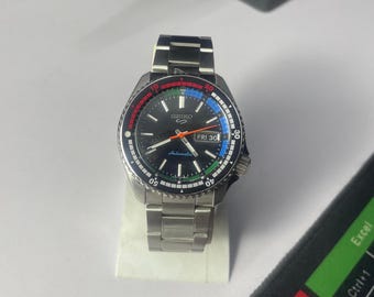 Seiko 5 Diver-Style Automatic Wristwatch – Multicolor Bezel, Mechanical Movement