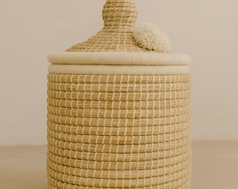 Handwoven Natural Straw Storage Basket with Lid – Moroccan Boho Decorative Organizer