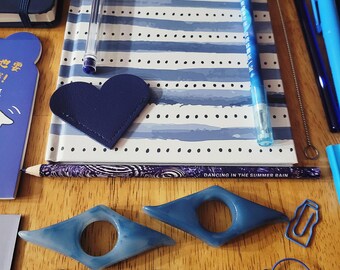 Personalisierte Geschenkbox für Buchliebhaber: Blaues Überraschungspaket für Bücherwurm