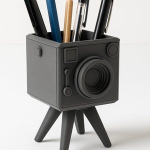 Vintage Camera-Inspired Pen Stand – Desk Organizer for Office, Home Decor, Gift.