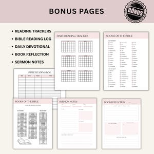 Op de afbeelding: Een verzameling roze en witte afdrukbare pagina's voor bijbelstudie. De pagina's bevatten leestrackers, een bijbelleeslogboek, dagelijkse overdenkingen, boekreflectie en preeknotities. De tekst "Bonus Pages" is ook opgenomen.