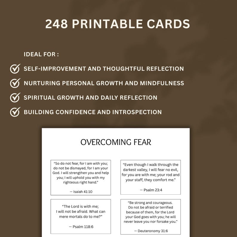 Może przedstawiać: Zestaw kart zatytułowany "248 Printable Cards" z tekstami o samodoskonaleniu, duchowym wzroście i pokonywaniu strachu. Karty zawierają inspirujące cytaty z Biblii. Tło w ciepłym brązowym kolorze.