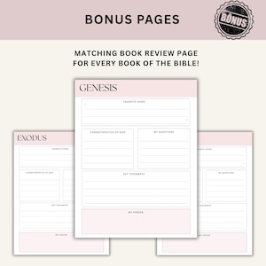 Op de afbeelding: Roze en witte pagina's met de tekst "BONUS PAGES" en "MATCHING BOOK REVIEW PAGE FOR EVERY BOOK OF THE BIBLE!". De pagina's zijn gelabeld met "GENESIS" en "EXODUS" met secties voor favoriete vers, kenmerken van God en belangrijke takeaways.