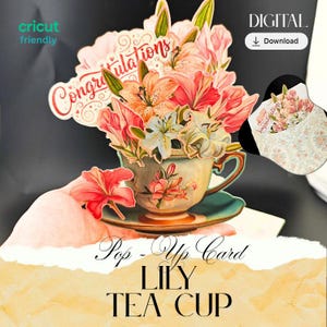 Pode incluir: Um cartão pop-up com uma chávena de chá de estilo vintage cheia com um ramo de lírios cor-de-rosa e brancos. O cartão apresenta o texto Congratulations numa fonte cursiva decorativa. Um envelope a condizer com padrão floral é mostrado.