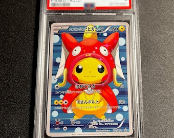 Tarjeta PROXY Magikarp #150/XY-P con Pikachu vestido de poncho
