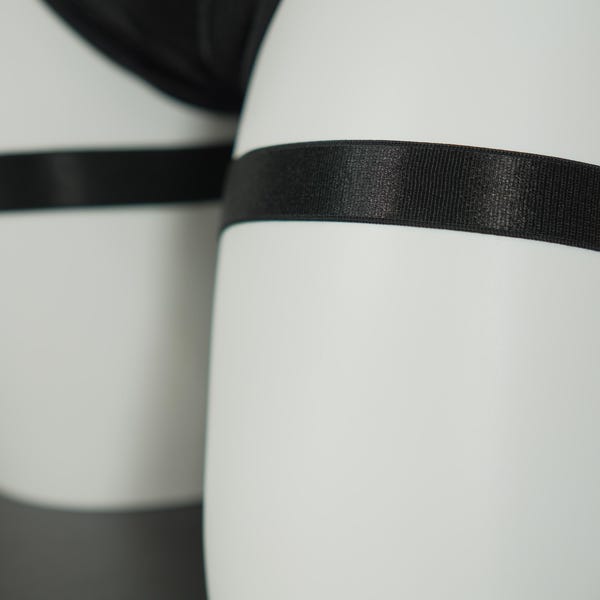 Satin Booty Strap: Adjustable Elastic Leg Garter for Pole Dance