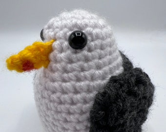 Black-backed Gull Crochet Bird Amigurumi by Julian Bean